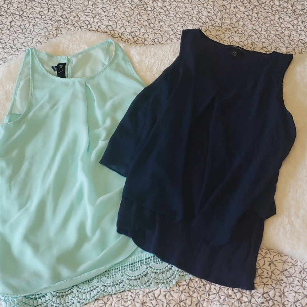 2 Medium BCX Womens Sleeveless tops